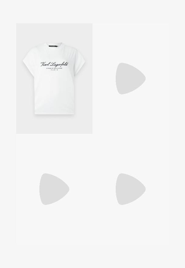 Balta īsroku T-krekls ar melnu uzrakstu "Karl Lagerfeld 21 Rue St-Guillaume Paris" priekšpusē, ar apaļu kakla izgriezumu.; Plaša silueta džinsi tumši dzeltenā audumā. Ietver klasisku piecu kabatu dizainu, pogas aizdari un smalku izbalēšanu ceļgalos.; Melni augstpapēžu zābaki ar smailu purngalu, ar spīdīgu apdari un smalku tekstūru. Ar mērenu papēdi un atvērta kakla dizainu.; Baltā ādas rokassoma ar izliekta formu, kas aprīkota ar sudraba trīsstūrveida logotipu un rāvējslēdzēju. Gluda tekstūra un divi rokturi.