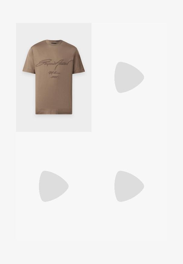 T-shirt de algodão castanho com mangas curtas, apresentando texto bordado em castanho escuro. Design simples de gola redonda com um ajuste descontraído.; NN.07 THEO - Calças - beige; Tênis brancos com parte superior de couro liso, bico redondo e sola de borracha grossa. Apresenta costuras mínimas e um detalhe de logotipo discreto na lateral.; Óculos de sol Gucci com armações quadradas em plástico tartaruga e lentes castanhas. Apresenta uma marcação discreta nas hastes.