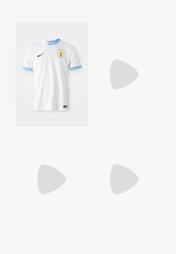 Balta Nike futbolo marškinėliai su šviesiai mėlynomis detalėmis ant apykaklės ir rankovių. Marškinėliai turi emblemos ženklą su herbu ir trimis žvaigždėmis virš jo.; Carhartt WIP SINGLE KNEE PANT - Laisvo kirpimo džinsai - off-white rinsed; Juodas odinis loaferis su kutais, turintis masyvų juodą pado ir geltonus siūlus palei kraštą. Textūruota danga.; Trijų sluoksnių sidabrinė metalinė apyrankė, kuri pasižymi stilingomis, lankstosiomis grandinėlėmis su švelniu blizgesiu, užsegama krabų užsegimu ir reguliuojama grandinė.