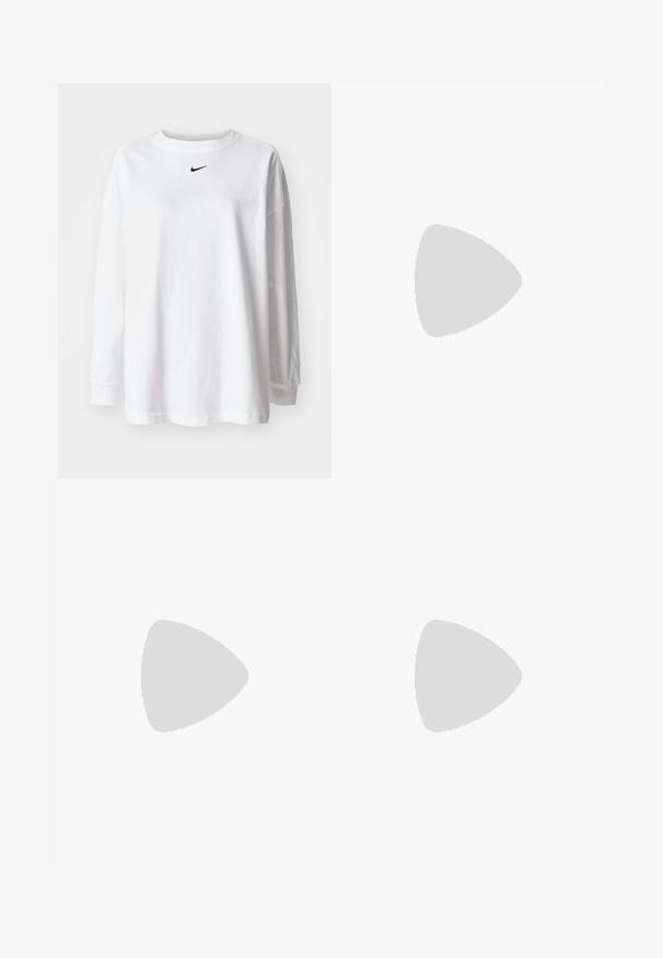 T-shirt blanc à manches longues en coton, avec un col rond et un petit logo Nike noir sur la poitrine. Design simple, coupe décontractée.; Salopettes en velours côtelé marron à jambes larges avec fermeture éclair à l'avant et bretelles réglables, dotées de poches avant et passants de ceinture.; Baskets Nike avec une tige texturée beige et grise, des accents noirs, un grand logo "90" et un laçage blanc. Semelle noire.; Sac fourre-tout noir matelassé avec doubles poignées, présentant un logo blanc des New York Yankees et un petit emblème de la marque sur le côté.