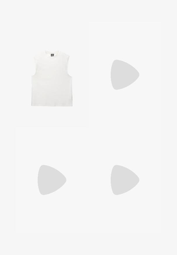 Top bianco senza maniche con scollo rotondo, realizzato in morbido tessuto di cotone. Presenta una linea dritta e bordi puliti, senza motivi o dettagli.; Camicia a maniche corte con un motivo a quadri blu navy, crema e ruggine, realizzata in tessuto tessuto con una vestibilità rilassata e un design a colletto aperto.; Pantaloni cargo verde oliva, con multiple tasche laterali, una vestibilità rilassata e polsini regolabili per una calzata sicura. Tessuto in cotone resistente.; Stivale alla caviglia in suede tan con collare imbottito nero, occhielli in metallo dorato, dettagli in cucitura bianca e suola in gomma robusta con battistrada pronunciato.
