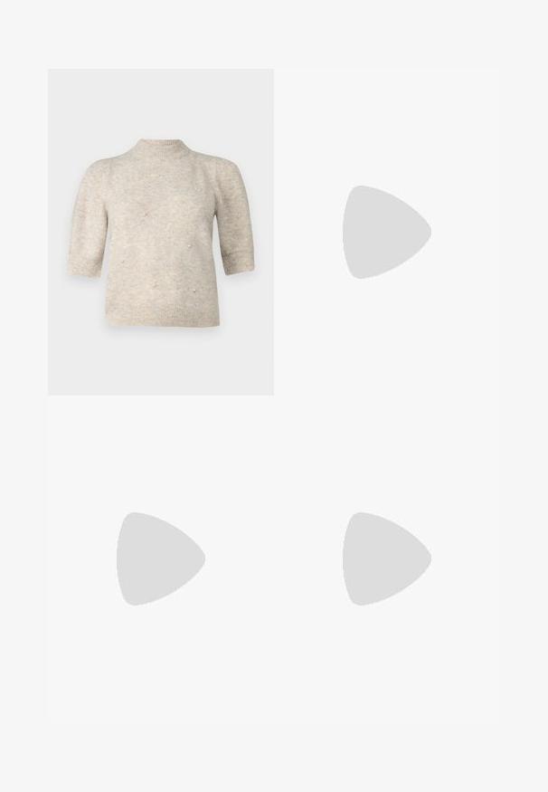 Suéter de manga corta y cuello alto en un suave tejido beige claro, con pequeños acentos de perlas en la parte frontal y puños y dobladillo acanalados.; Jeans acampanados blancos hechos de una mezcla de algodón, con cierre de dos botones, bolsillos frontales y detalles de costura sutiles.; Zapatilla de cuero blanco con caja de dedos perforada, suela texturizada y cordones blancos, combinada con pantalones rojos amplios y un fondo azul y amarillo.; Bolso de mano de cuero negro con una solapa y un detalle de hebilla de metal dorado. Incluye una correa negra y un diseño elegante y minimalista.; Pendientes de aro color dorado, delgados y redondos, con un acabado metálico suave y sin adornos ni patrones.