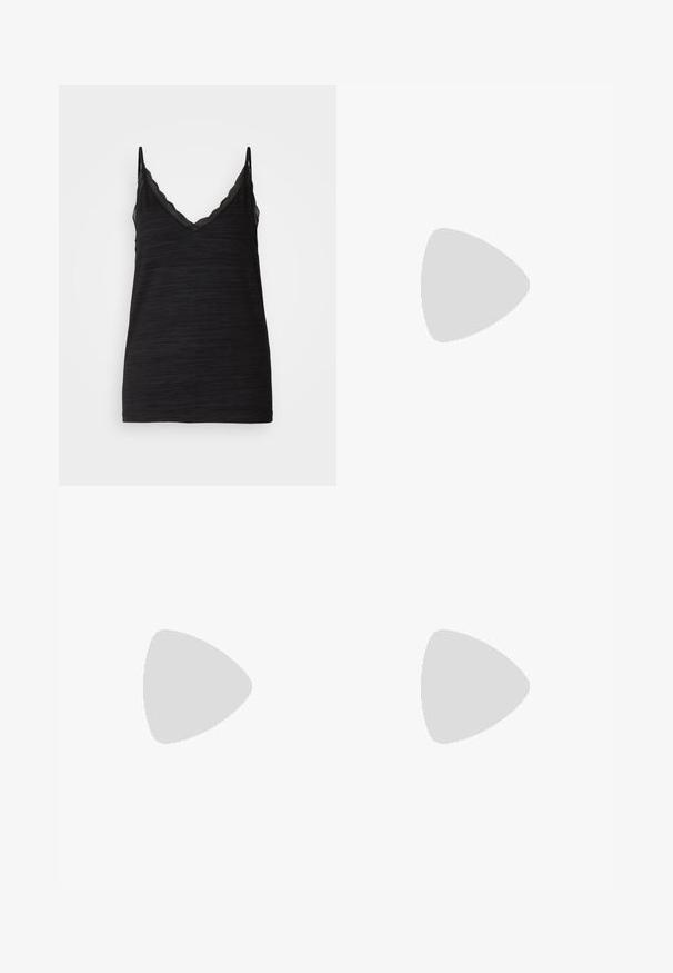 Fekete camisole felső vékony pántokkal, V-nyakkivágással és fodros csipkeborítással, puha, texturált anyagból. Egyszerű dizájn, minta nélkül.; Beige színű, könnyű nadrág, elasztikus derékkal és állítható húzózsinórral. Egyenes szárú kialakítás sima textúrával.; Ezüst színű fémes slingback szandál alacsony sarokkal, keresztezett pántokkal és sima felülettel. Minimalista dizájn.; Fekete bőrtáska ívelt formával, levehető pánttal és arany színű fémrészekkel. A táskán egy csattal díszített fedél található.