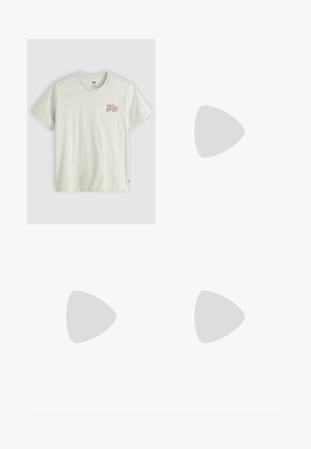 T-shirt de algodão cinza claro com um pequeno logótipo castanho-avermelhado "Levi Strauss & Co." no lado esquerdo do peito, com um clássico decote redondo e mangas curtas.; 11 DEGREES Calças de ganga de corte skinny - washed black; Sapatilhas Nike Air Max cinzas com um upper em malha e sintético, design em forma de onda, acentos em preto e uma unidade de amortecimento de ar visível.; Óculos de sol angulares com tonalidade cinza e detalhes em prata, contra um fundo claro. As lentes apresentam uma forma geométrica única.