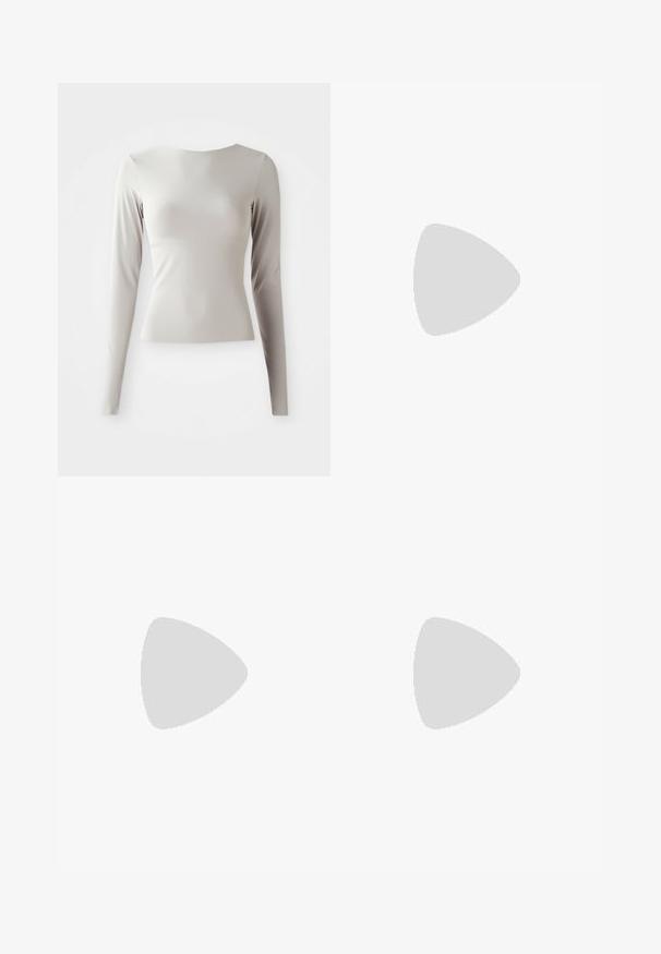 Gai pelēks garām piedurknēm tops, kas izgatavots no gluda, glīša auduma ar apaļu kakla izgriezumu un pieguļošu siluetu. Apakšdaļa ir nedaudz izplata.; Violeta augsta jostas izmēra legingi ar auklas aizvēršanu, ar gludu tekstūru un sānu kabatām papildus funkcionalitātei.; Nike skriešanas apavi ar melnas un sudraba krāsas shēmu, acs augšdaļu, teksturētu zoli un saistes sistēmu drošai piegulšanai.; Melna neilona koferis ar divām izturīgām rokturiem un ar rāvējslēdzēju. Tam ir izteikts balts Nike swoosh logotips horizontāli svītrainā dizainā.