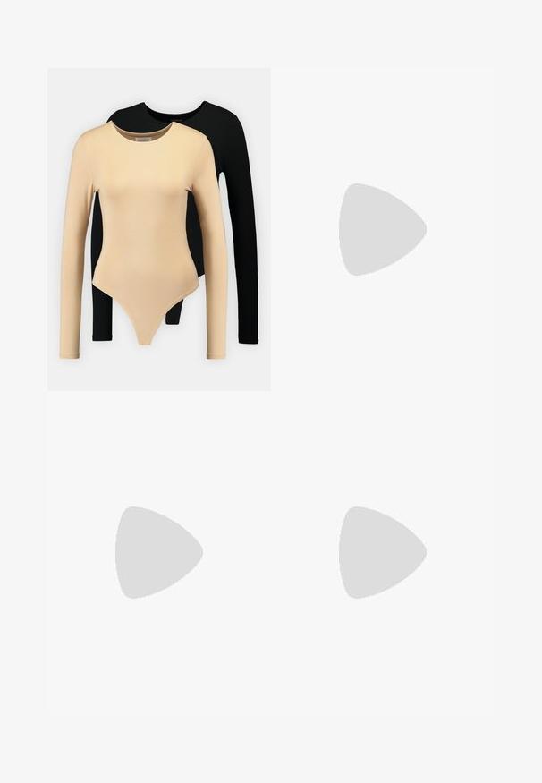 Dos bodies de manga larga: uno beige con una textura suave y un escote redondeado, el otro negro. Ambos tienen un diseño ajustado y un corte tipo tanga.; Pantalones cortos de denim en azul claro, con un diseño envolvente, bolsillos frontales y un cierre de botón de metal. Textura suave con bordes cosidos.; Zapatillas de ante rosa con rayas verde neón y suelas de goma marrón claro. Presentan un material texturizado y un diseño plano de cordones.; Pendientes de aro de plata con diseño retorcido, que presentan un acabado pulido y cierre de presión. Miden aproximadamente 3 cm de diámetro.
