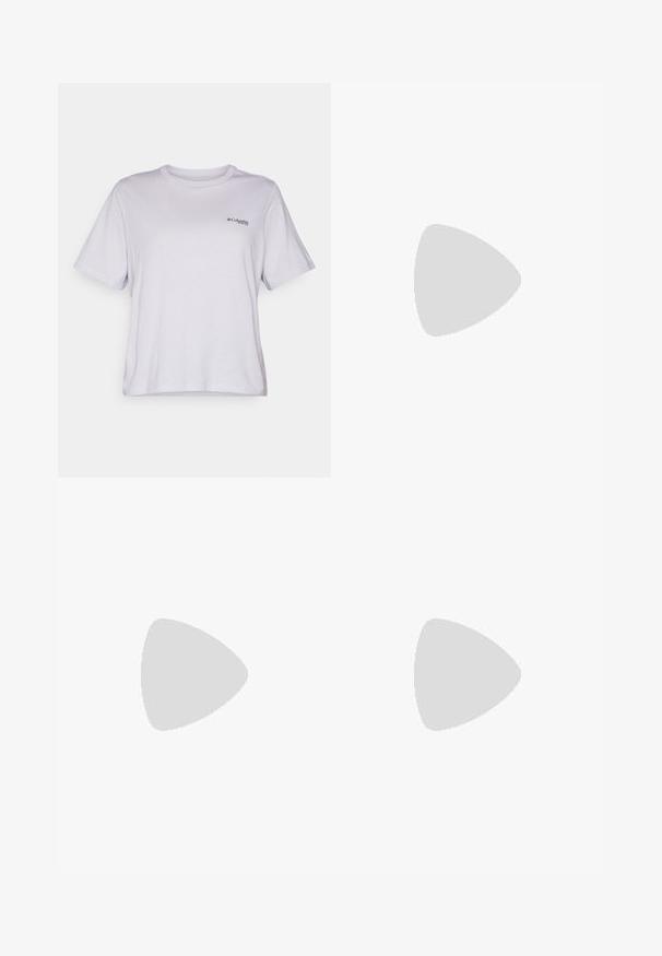 Ljusgrå t-shirt med kort ärm som är gjord av mjukt tyg. Har en rund halsringning och en liten marinblå logotyp på vänster bröst. Avslappnad passform.; Mörkgrå zip-off vandringsbyxor i lätt tyg, med en standardmidja, flera fickor och en mjuk textur.; Svart vandringskänga med mellanhög design, som har en texturerad överdel, grå accenter och en slitstark gummisula med greppklackar.; Svart Columbia Titanium ryggsäck med en mjuk tygstruktur, sidofickor, handtag upptill och justerbara remmar. Minimalistisk design med diskret märkning.