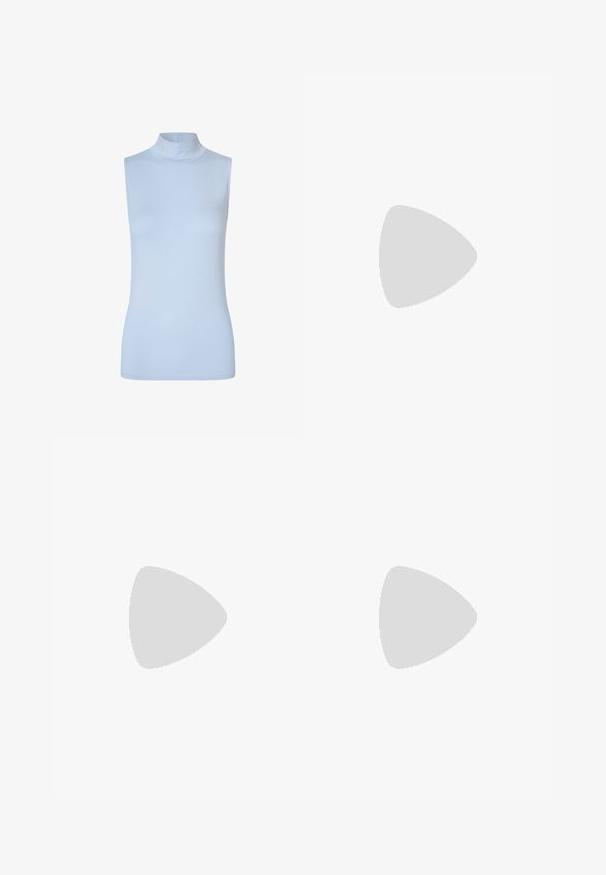 Modström THEO - Top - blue; Witte katoenen broek met een gekartelde zoom, voorzien van gaatjespatronen en een relaxte pasvorm, ontworpen met een elastische waistband voor comfort.; Bruine leren botenschoenen met een stevige bruine rubberen zool, gouden ogen en contraststiksels. Heeft een logo aan de zijkant.; Tortoiseshell zonnebril met donkergrijze lenzen, vierkante vorm, gouden metalen accenten en slanke pootjes met kenmerkende gestreepte details.