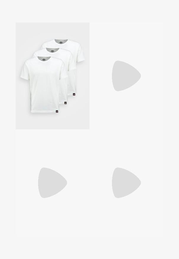 Három sima fehér pamut póló rövid ujjakkal. Mindegyik pólón kerek nyakkivágás található, és a bal oldalon egy kis fekete logó címke van.; Fekete, egyenes szabású cargo sort, amely pamutból készült, két oldalsó zsebbel és elöl gombos záródással.; Fehér hálós sportcipők fekete részletekkel, textúrált dizájnnal és jellegzetes talppal, kék farmernadrággal párosítva.; FAINZ SPIKE HEART CHAIN UNISEX - Nyaklánc - silver-coloured