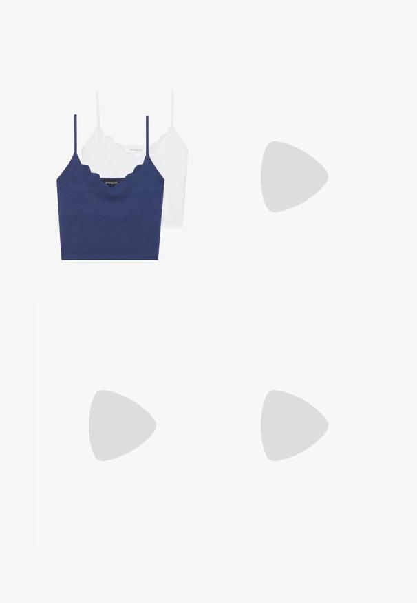 Ensemble de bralette en coton marine et blanc avec un décolleté festonné, des bretelles fines et ajustables, et une coupe ajustée. Étiquette logo sur le côté intérieur de la pièce marine.; Shorts en denim bleu clair, avec un design enveloppant, poches avant et fermeture à bouton en métal. Texture lisse avec bords cousus.; Baskets Nike Air Force 1 en cuir blanc avec des accents verts, des lacets et une semelle ; présentant un bout perforé et des détails dorés sur la zone des lacets.; Ensemble de quatre boucles d'oreilles : deux créoles en argent avec des accents roses, deux clous d'oreilles en forme de cœur et de nœud, tous présentant des finitions métalliques brillantes.