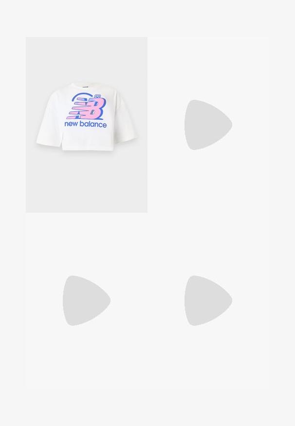 T-shirt bianca corta in cotone, con una grande stampa grafica rosa e blu del logo "new balance" e lettere stilizzate.; Pantaloni corti a righe rosa realizzati in tessuto leggero, con chiusura a bottone, due tasche frontali e una vestibilità rilassata per il massimo comfort.; Scarpe da ginnastica di colore azzurro chiaro con una tomaia in rete e sintetico, caratterizzate da pois bianchi e dettagli riflettenti, design con lacci e suole imbottite.; Borsa a spalla rossa in pelle con forma curva, chiusura con zip e tracolla sottile e regolabile. Texture liscia con dettagli di cucitura.