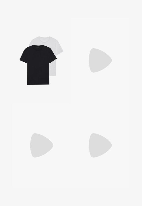 T-shirts pretos e brancos de gola redonda, mangas curtas, feitos de tecido de algodão, com textura suave, apresentando uma marcação na gola.; Calças jogger em khaki claro com cintura elástica, cordão ajustável, pernas afuniladas e punhos elásticos. Tecido suave e respirável.; Sapatilhas brancas em couro com sola grossa em creme, detalhe em azul marinho no calcanhar e logótipo lateral. Textura suave, design minimalista, apresentando fecho com atacadores.; Bolsa de lona em bege claro com duas alças robustas, acabamento em branco contrastante e logotipo "THE NORTH FACE" em negro na parte da frente.; Cinco pulseiras: duas pulseiras de conta pretas, uma corda preta texturizada, uma corrente prateada e uma corda preta trançada com fecho ajustável.