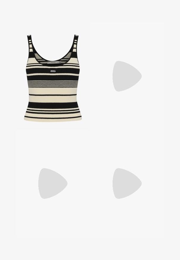 Fekete és krémszínű csíkos pántos felső, testhez simuló kialakítással, vastag vízszintes csíkokkal és középen elhelyezett logóval. Puha kötött textúra.; Sötétkék, bővített farmernadrág, öt zsebes kialakítással, gombos záródással és diszkrét varrási részletekkel a varrásoknál.; Beige és fekete, két tónusú, slingback cipő hegyes orral, lapos sarokkal és keresztbe fonott pánttal. Sima bőr textúra.; Fekete bőr kézitáska struktúrált felülettel, két felső fogantyúval, levehető vállpánttal és ezüst színű csattal.