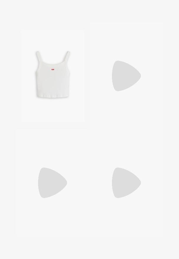 Witte geribbelde tanktop met dunne schouderbandjes, voorzien van een klein rood Levi's-logo op de voorkant. Eenvoudig, aansluitend ontwerp met een rechte zoom.; Witte wijde jeans van denim met een vlakke voorkant, twee zijzakken en een knoopsluiting, met een rechte pijp en zonder zichtbare patronen.; Beige suède loafers met een spitse neus, platte hak en decoratieve goudkleurige hardware-accent op de schacht. Zachte textuur, minimale details.; Tortoiseshell zonnebril met een ronde, stevige montuur en bruine lenzen. Heeft subtiele patronen en rechte, taps toelopende veren.