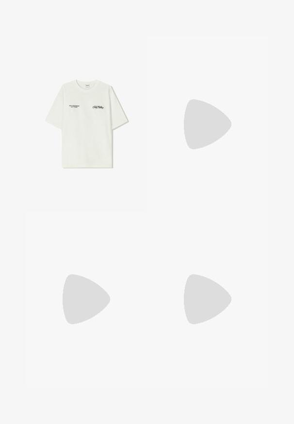 T-shirt bianco in cotone con maniche corte. La parte anteriore presenta testo nero: "NON DOMANI NON OGGI" e "L'ARTE DEL MUOVERE LA POLVERE" in corsivo verde.; Pantaloni bianchi a gamba larga realizzati in tessuto testurizzato. Presentano una vita elastica e due tasche laterali. Design casual e vestibilità ampia.; Scarpe slip-on in pelle intrecciata marrone con punta aperta, caratterizzate da una superficie liscia, suola piatta e design arrotondato per il comfort.; Borsa a tracolla nera in nylon con tracolla regolabile, caratterizzata da una texture liscia, una tasca con zip frontale e un accento con logo.