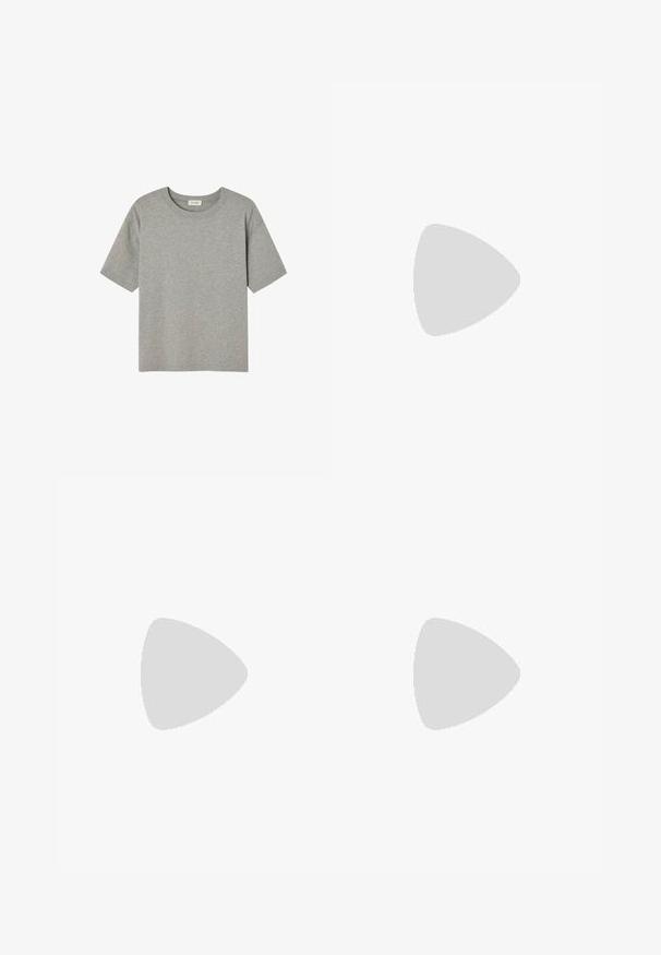 Graues Kurzarm-T-Shirt aus weicher Baumwolle mit Rundhals und lockerer Passform, ohne auffällige Muster oder Akzente.; Dunkelblaue Jeansrock mit subtilen sprenklichen Mustern, mit einem Schlitz vorne und klassischem Fünf-Taschen-Design, abgeschlossen mit Metallbeschlägen.; Schwarze Flip-Flops mit einer strukturierten Gummisohle, zwei schlanken Riemen und einem dezenten, geprägten Logo-Detail auf dem Riemen.; Sonnenbrille mit ovalem Rahmen, grünen Gläsern, schwarzer Kunststofffront und dünnen goldenen Metallbügeln. Minimalistisches Design mit glatter Textur.