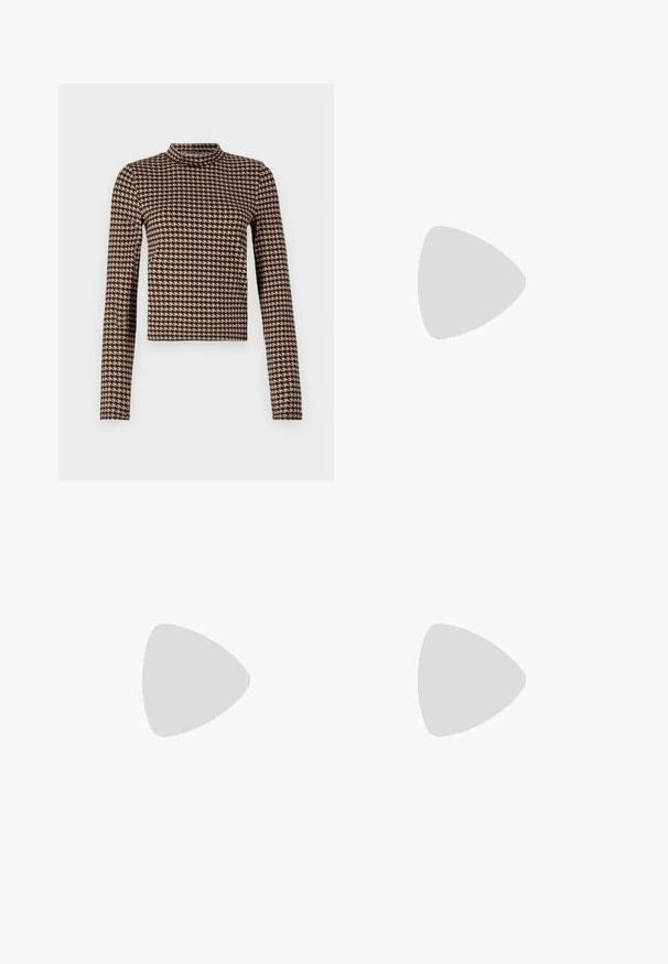 Pika kraevidusega musta ja pruunika houndstooth-mustriga pikkade varrukate top, millel on kõrge kaelus ja keha ümbritsev siluett, valmistatud pehmest ja venivast materjalist.; Laienev tumedatest sinistest kootud püksid, millel on kõrge vöökoht, viis taskut ja nööp sulgemine, pehme tekstuur ja ribakujuline pind.; Mustad mustad jalatsid ümmarguse varbaga, paksu plokkniidi ja elastsete külgdetailidega, kombineeritud tumedate sukkade ja musta lõhikuga seelikuga.; Must haben musta nahkklahviga kott, millel on klapp ja kuldne metallist pandla detail. Kaasas must rihm ja stiilne, minimalistlik disain.; Hõbedased rõngastikkaehingad minimalistlikus disainis. Ümar kuju, sile tekstuur ja õhuke profiil. Kerged ning poleeritud viimistlusega.