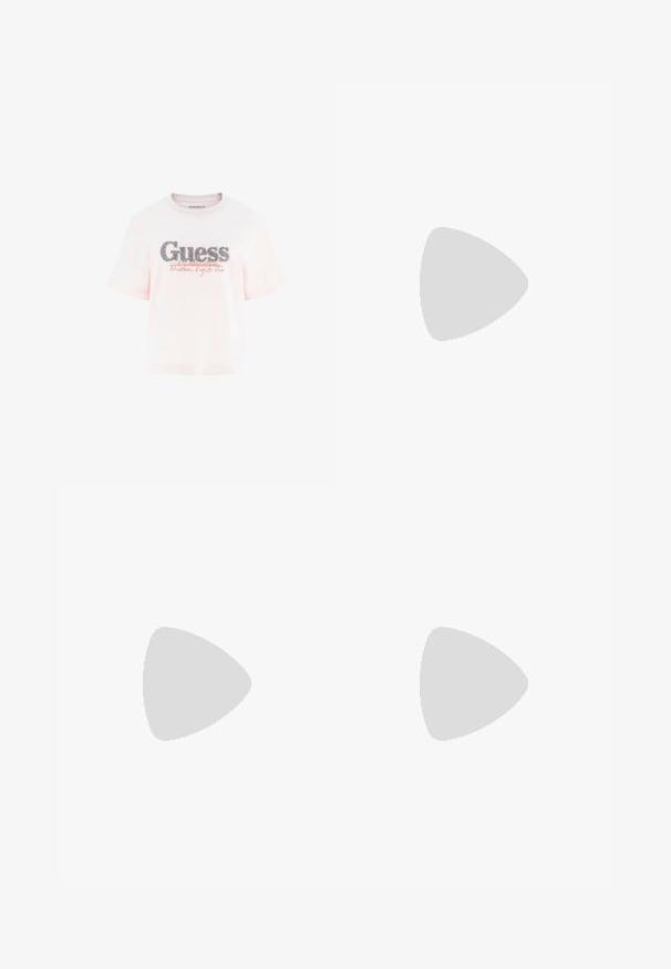 Camiseta de algodón rosa con un logo brillante de "Guess", con "Establecido mil novecientos ochenta y uno" en rojo, de mangas cortas y un ajuste relajado.; Jeans acampanados de color azul claro, fabricados en denim. Incluyen un corte de alta cintura, diseño de cinco bolsillos y un cierre frontal con un solo botón.; Zapato de tacón alto de piel negra con tirante trasero, punta afilada, textura suave y una delicada correa con una hebilla metálica.; COACH BROOKLYN SHOULDER BAG 23 - Bolso de mano - maple