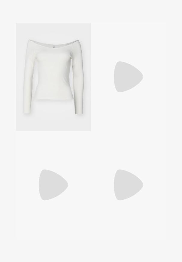 Haut blanc à épaules dénudées, à manches longues, fabriqué en matériau côtelé. Design ajusté avec une texture lisse et un ourlet droit.; Pantalons larges noirs en tissu durable, dotés d'une fermeture à bouton à l'avant, de deux poches latérales et d'une texture lisse.; Baskets en daim noir avec des accents blancs, lacets plats et semelle en caoutchouc marron. Présente un logo sur le côté et un dessus texturé pour une meilleure adhérence.; Boucles d'oreilles en argent au design minimaliste. Forme circulaire, texture lisse et profil fin. Légères avec une finition polie.