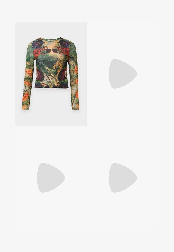 Langærmet, cropped top lavet af gennemsigtigt stof, der har et farverigt blomstermotiv i nuancer af grøn, rød, orange og sort.; Bredde bukser med et gradientdesign i rød, orange, gul og grøn. Fremstillet af et glat, let stof med en elastisk talje.; Hvide læder højhælede sko med spids tå, ankelrem og en slank stiletto-hæl. Glat tekstur med subtilt glansfuld finish.; Leopardprint håndtaske lavet af suedeskind med et kort håndtag, en kædestrop og en spænde i sort metal. Firkantet form med klaplukning.