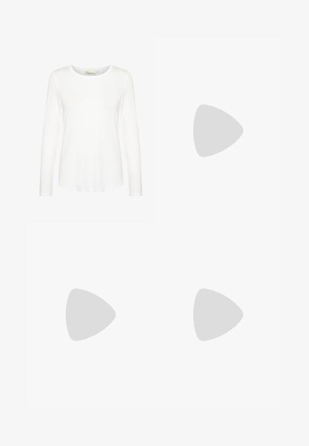 Balta ilga rankovė viršutinė dalis su apvalia apykakle. Pagaminta iš lygaus audinio, tinka prisiglaudusiai. Etiketė matoma ant kaklo. Be raštų ar akcentų.; Juodos juostelės kelnės su plačiu, sulankstytu juosmeniu ir raišteliais apačioje. Pagamintos iš tamprios medžiagos, užtikrinančios prigludusią siluetą.; Rudoni veršiai sportbačiai su baltais akcentais ir raišteliais. Gumos padu. Dėvimi su baltais kojinėmis, turinčiomis juodas juostas. Žalios tekstūruotos grindys.; CHPO ZEBBE UNISEX - Akiniai nuo mėlynosios šviesos - transperent