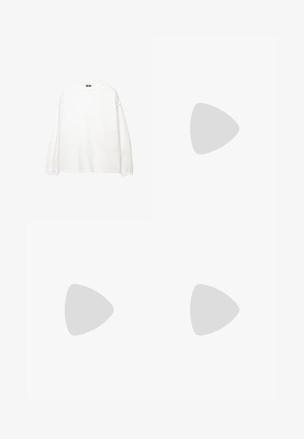 Sweatshirt blanc à manches longues en coton. Il présente un col rond, des épaules tombantes et des poignets côtelés. Texture lisse sans motifs.; Chemise blanche à manches courtes avec des motifs graphiques bleus, y compris des poches, un motif de branche d'olivier et des détails de col contrastants.; Jeans taille haute, à jambes larges, de couleur rose poussiéreux délavé avec un bouton à l'avant, des poches et des passants de ceinture, présentés sur un fond blanc.; Baskets blanches avec une tige en mesh, accents noirs et détails gris. Dotées d'une semelle rembourrée avec le marquage "FULL LENGTH NIKE AIR".
