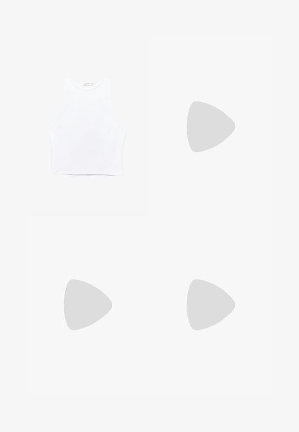 Biely skrátený top bez rukávov vyrobený z hladkej tkaniny. Má široké ramenné otvory, okrúhly výstrih a čisté okraje bez viditeľných vzorov alebo ozdôb.; Čierna denimová sukňa s rozšíreným strihom, so prednými vreckami a ružovými kovovými detailmi na páse a okrajoch vreciek.; Biele dreváky s robustným dizajnom, vybavené kruhovými ventilačnými otvormi, zadným remienkom a textúrovanou podrážkou pre lepšiu priľnavosť. Vyrobené z ľahkého materiálu.; Slnkovo-škrupinové slnečné okuliare s oválnymi rámami, tmavozelenými sklami a štíhlymi ramienkami. Obsahujú subtilné logo na ramienku.; Čierna látková taška s jedným širokým ramenným popruhom. Mäkký, polostruktúrovaný tvar a hladká textúra; minimalistický dizajn bez viditeľného kovania.