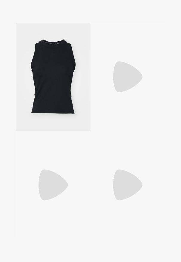 Fekete ujjatlan felső magas nyakkivágással. Simma, rugalmas anyagból készült, melyen a galléron logó található. Minimalista design.; Piros sportnadrág rugalmas anyagból, oldalsó zsebekkel és egy háromszög alakú logóval a jobb lábszáron. Simaság és elegáns dizájn jellemzi.; Fekete lakkbőr edzőcipők ezüst "90" részlettel, texturált felszínnel és fűzős dizájnnal, szürke bő szabású nadrágokkal párosítva.; Szürke, oversized napszemüveg, sima műanyag kerettel, lapos lencsékkel és egyenes szárakkal. Matt felület, további díszítések nélkül.