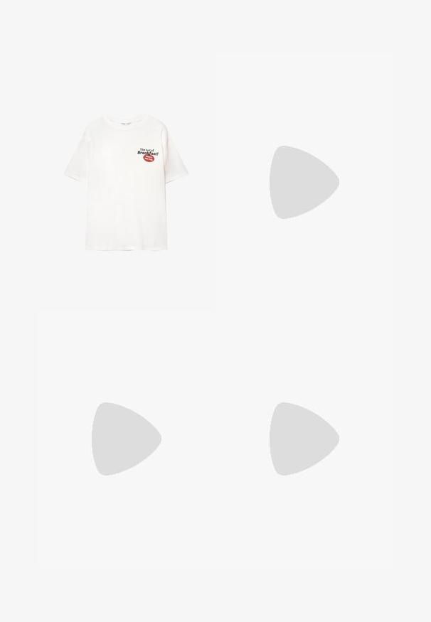 White short-sleeve T-shirt with black text "The Art of Breakfast!" and red label reading "Vitamin C & Carbs, Please" on the chest.; Wide-leg white denim trousers featuring a five-pocket design, metal button closure, and clean stitching detailing.; Bershka High heeled sandals - black; Black rectangular eyeglasses with clear lenses, featuring sleek black frames and gray transparent temple tips. Minimalist design, no visible branding.; Bershka WITH CHAIN - Handbag - black