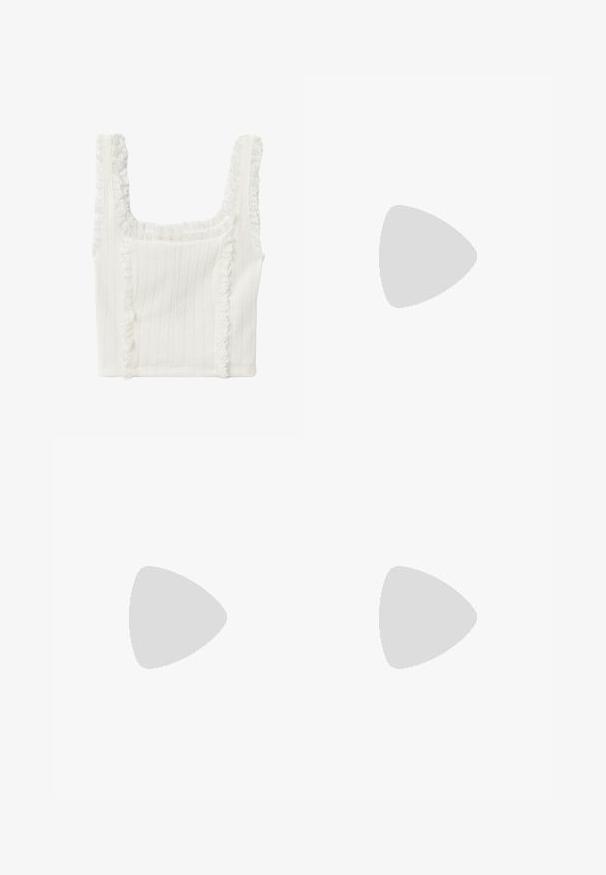 Koton Débardeur - off white; Jupe mini plissée marron foncé avec des plis verticaux régulièrement espacés, exposée sur un fond blanc.; Billi Bi Chaussons - espresso; Sacoche en satin vert avec cordon de serrage, dotée d'une texture plissée et d'une base circulaire. Présente une fermeture arrondie cousue et une poignée tressée.