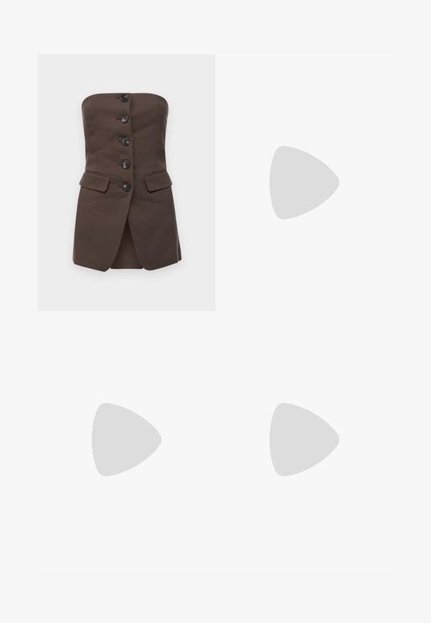 Malina LEX TAILORED BUSTIER - Linne - chocolate; Vit A-linjeformad kjol gjord av ett mjukt tyg, med hög midjeband och golvlång design med en diskret fall.; Svart lackläder Mary Jane-sko med rund tå, kort blockklack och justerbar rem med en guldfärgad logotypaccent.; Svart läderhandväska med rektangulär form, guldfärgade detaljer, en framficka och en cirkulär logotypdekoration. Har ett justerbart axelband.