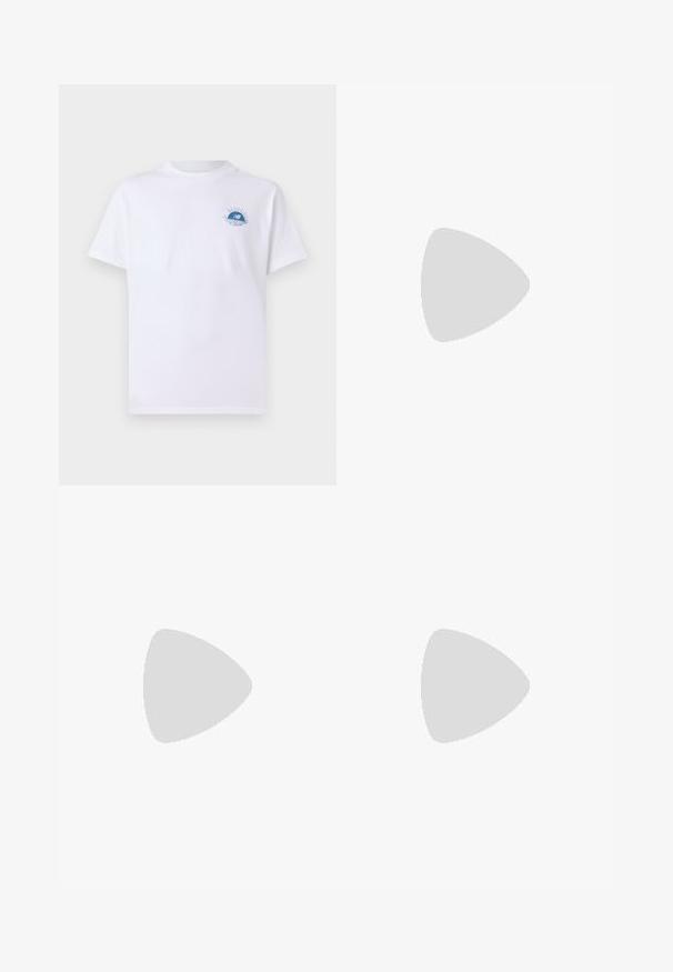 Camiseta blanca de algodón con mangas cortas, que presenta un logo gráfico azul en el lado izquierdo del pecho que representa olas y un diseño de rayo de sol.; Bermudas cargo verde oliva con cierre de botón, múltiples bolsillos laterales y un ajuste relajado. Fabricadas con un tejido ligero y duradero.; Zapatillas deportivas blancas con detalles en negro y amortiguación verde. Presentan una parte superior texturizada, cierre con cordones y un logo de marca visible.; Riñonera negra de nailon con cierre con cremallera, que presenta un gran logo blanco de Nike. Textura suave y diseño ergonómico para un uso cómodo.