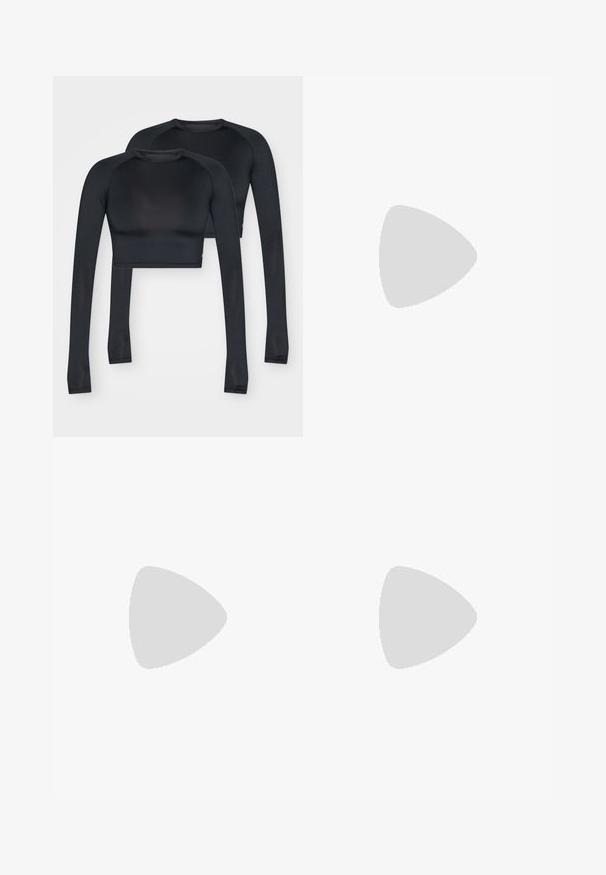 Topuri negre crop cu mânecă lungă, confecționate dintr-un material neted și elastic. Prezintă un decolteu rotund și cusături contrastante pentru un plus de detaliu.; Leggings atletice de culoare bleu deschis cu o talie înaltă, textură fină și un mic logo verde pe șoldul stâng.; Tenisi din piele albă cu accente bleu, design cu vârful perforat și șireturi texturate albastre și albe, purtați cu șosete gri cu dungi.; Geantă tote neagră din piele, cu textură netedă, formă rectangulară și două mânere lungi. Fără hardware vizibil sau ornamente.