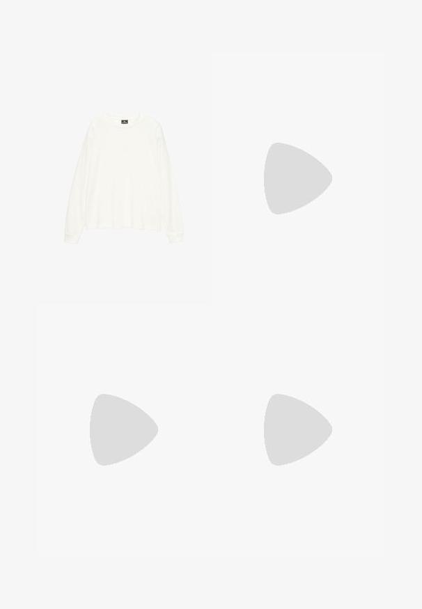 Vit långärmad skjorta i mjukt material, med en bred rund halsringning och avslappnad passform. Slät yta med ribbade manschetter.; Tan randiga byxor med vertikala gröna linjer, med en brun knapp i midjan, detaljerad sömnad och en herringbone-textur.; Brun läderankelstövel med spetsig tå, elastiska sidopaneler, texturerad detaljering framtill och en låg staplad klack.; Svarta rektangulära glasögon med klara linser och en subtil lila ton, med slanka bågar och en minimalistisk design.