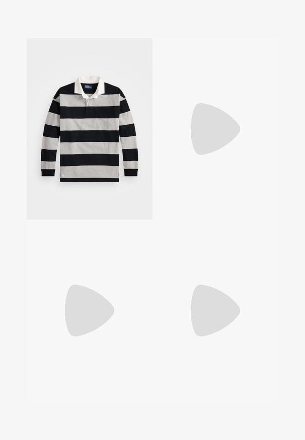 Crna i siva prugasta polo majica dugih rukava s bijelom kragnom i malim logotipom na donjem rubu. Mekani pamučni materijal.; Crne sportske kratke hlače napravljene od meke pamučne mješavine, sa elastičnim pojasom i vezicom, te dva bočna džepa.; Crne kožne cipele s okruglim vrhom, vezanjem i niskim stogom. Glatka tekstura s minimalnim šavovima.; Srebrna ogrlica s lancem koja sadrži detaljan privjesak u obliku planete, ukrašen malim akcentima i složenim uzorcima.