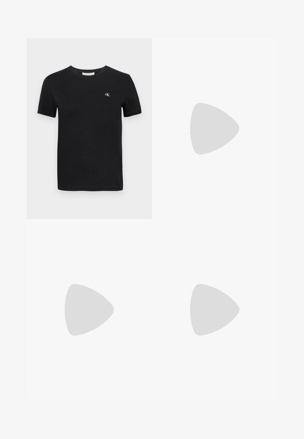 Zwart katoenen T-shirt met een klassieke ronde hals, korte mouwen en een klein wit geborduurd "ck" logo op de borst.; Blauwe denim flared jeans met een hoge taille, met een lichtere vervaging aan de onderkant en gestikte zoomdetails. Klassiek vijf-pocket ontwerp.; Zwarte leren enkelboots met een strak ontwerp, elastische zijpanelen en een stevige zwarte zool. Voorzien van een trekknoop aan de achterkant voor gemakkelijk aan- en uittrekken.; Witte lederen handtas met een gebogen vorm, voorzien van een reliëf "CK" logo aan de voorkant en een enkele schouderriem. Ritsluiting aan de bovenkant.