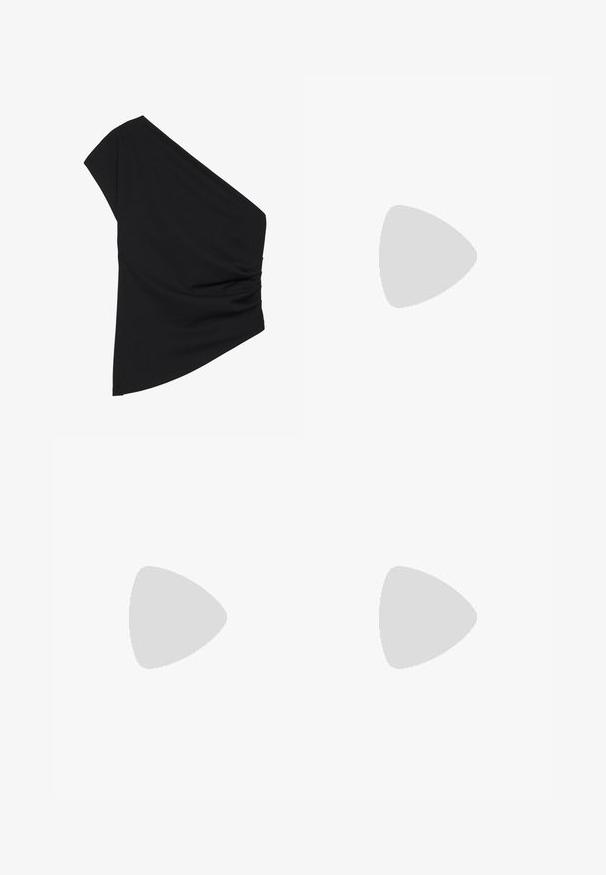 Crni top na jedno rame od rastezljivog materijala, s naboranim detaljem sa strane i asimetričnom ivicom. Glatka tekstura s blagim pada.; Crne trapezice od glatkog materijala, s visokim strukom, prednjim zatvaranjem na dugme i elegantnim, krojenim dizajnom.; Crna čizmica do koljena od glatke kože, s oštrom toen i trokutastom petom. Dizajnirana s elegantnim, glatkim gornjim dijelom.; Crna kožna torba sa strukturiranim oblikom, zlatnim hardverom i detaljem brave. Sadrži dva gornja ručka i ušlog brendiranja na prednjoj strani.