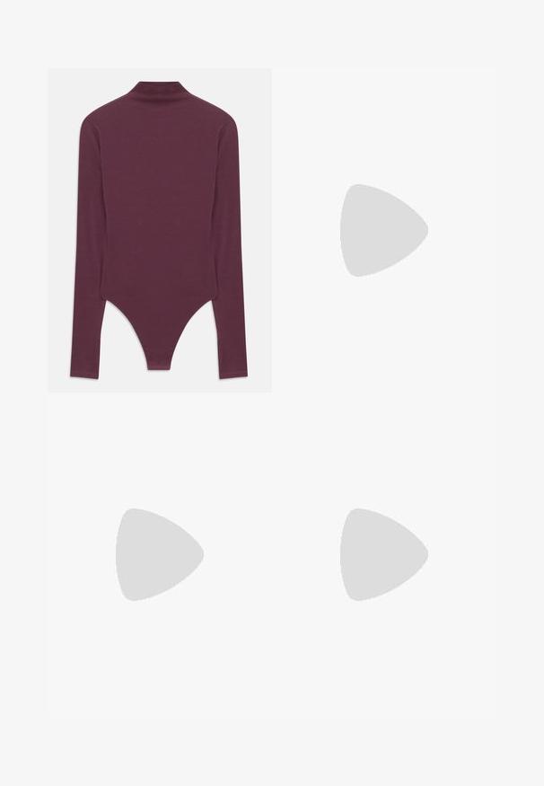 Bodysuit pitkillä hihoilla burgundinpunaisena, jossa on korkea kaulus, valmistettu pehmeästä kankaasta ja jossa on kiilaleikkaus alaosassa sekä tiukat hihat.; Musta räätälöity housut, joissa on sileä pinta, suora istuvuus ja etuvetoketju. Ominaisuudet ovat minimalistinen muotoilu ja siistit linjat.; Musta kapea nilkkakorkokenkä krokotiilin nahkakuviolla, joka on varustettu tyylikkäällä muotoilulla, korkealla stiletto-korkealla ja sileällä mustalla sisäosalla.; Vihreä mokkabeisari, jossa on jämäkkä muoto, pitkät kahvat ja kultainen yksityiskohta. Sujuva pinta, minimalistinen muotoilu, ei näkyvää metalliosaa.