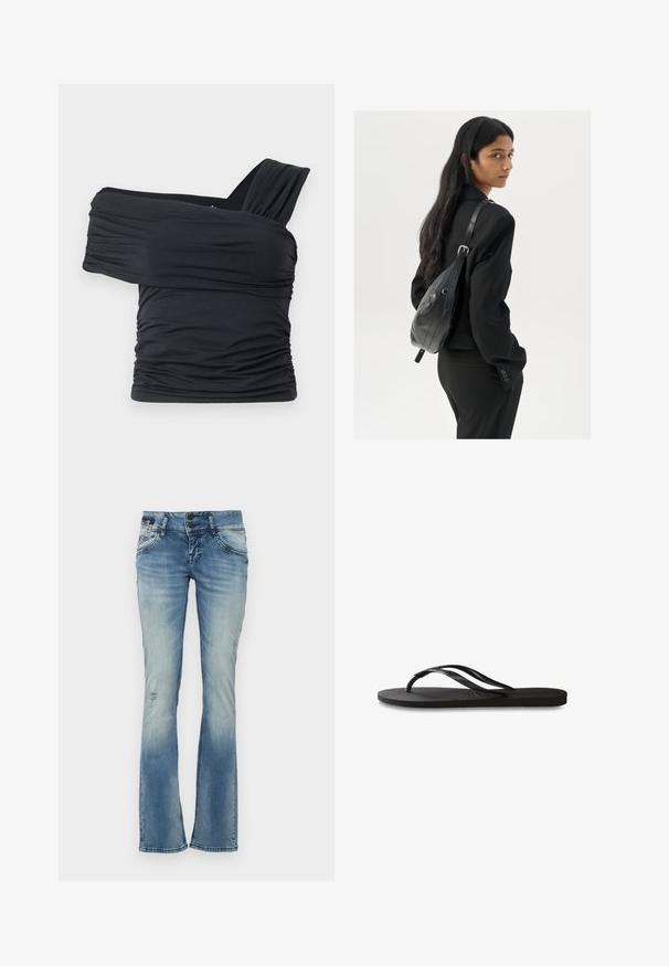Top preto sem alças feito de um tecido macio e elástico, com detalhes franzidos e um design de alça larga de um lado.; Jean flared azuis feitos de denim com um efeito desbotado, apresentando desgaste, detalhes rasgados e dois bolsos frontais com acabamentos cosidos.; Chinelo preto com sola de borracha texturizada, duas tiras finas e um detalhe de logotipo discreto em relevo na tira.; Mulher com cabelo longo e escuro, vestindo um fato preto, carregando uma mala de ombro em pele preta, olhando por cima do ombro contra um fundo branco.