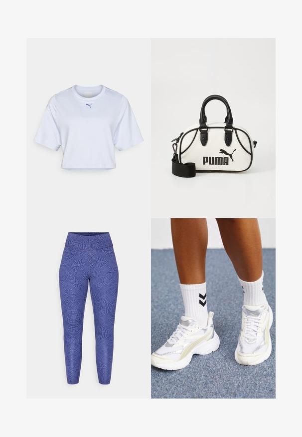 T-shirt bianca corta con maniche corte, caratterizzata da un collo rotondo e un piccolo logo blu Puma sul petto. Tessuto dalla consistenza liscia.; Leggings viola con un design strutturato e a fantasia. Caratterizzati da una vita alta e gambe affusolate, realizzati in un materiale elastico e traspirante.; Sneaker bianche con dettagli argento, materiale in rete e design chunky. Abbinate a calzini bianchi con motivi a chevron neri.; Borsa bianca con dettagli neri, con logo Puma. Manici corti e rotondi e tracolla staccabile, realizzata in materiale sintetico testurizzato.