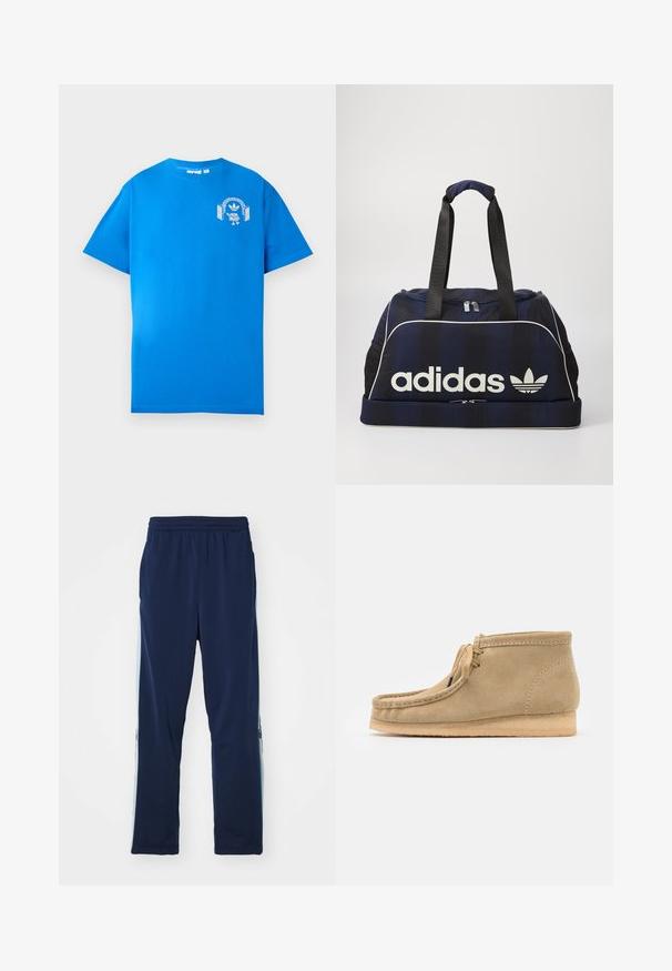 T-shirt in cotone blu con maniche corte. Presenta una grafica bianca sulla parte anteriore, che mostra un personaggio con cuffie e un arco.; Pantaloni da jogging navy realizzati in tessuto elasticizzato, con una ampia cintura elastica, taglio dritto e leggeri pannelli laterali con dettagli logo.; Stivali ankle in suede beige con punta rotonda, suola piatta e un semplice design con lacci. Presentano cuciture visibili e una superficie liscia.; Borsa da viaggio navy con logo Adidas bianco, dotata di apertura con zip, due resistenti manici neri e tasche laterali in rete. Tessuto morbido.