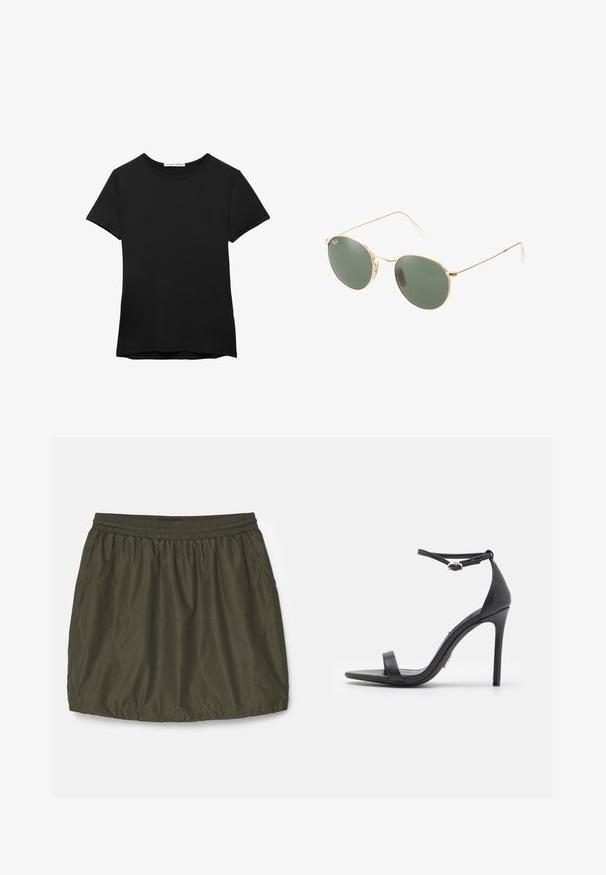 Sort kortærmet t-shirt lavet af glat stof. Har en rund halsudskæring og en afslappet pasform med en lige kant.; Olivengrøn, let nederdel med elastisk talje, samlede tekstur, sidelommer og stikninger.; Sorte højhælede sandaler med åben tå, tynde stropper og spænde om anklen. Glat lædertekstur med spidse tådesign.; Gul metalrammede solbriller med grønne linser, rund form, tynde stænger og hvide plastdetaljer på spidserne af armene.