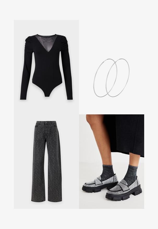 Musta body, jossa on pitkät hihat, verkko V-aukko ja rypytetty olkapäädetalji. Silkkinen kangas, joka muotoilee vartalon.; Noisy May NMJANNEL LOOSE - Relaxed fit -farkut - black denim; Mustat liukuvad kengät, joissa on strassikoristeet, paksut mustat pohjat ja kontrastiset harmaat tekstiiliset sukat. Rennon ja erottuvan muotoilun yhdistelmä.; Hopehope hopeilla, joissa on minimalistinen muotoilu. Pyöreä muoto, sileä pinta ja ohut profiili. Kevyet ja kiillotetut.
