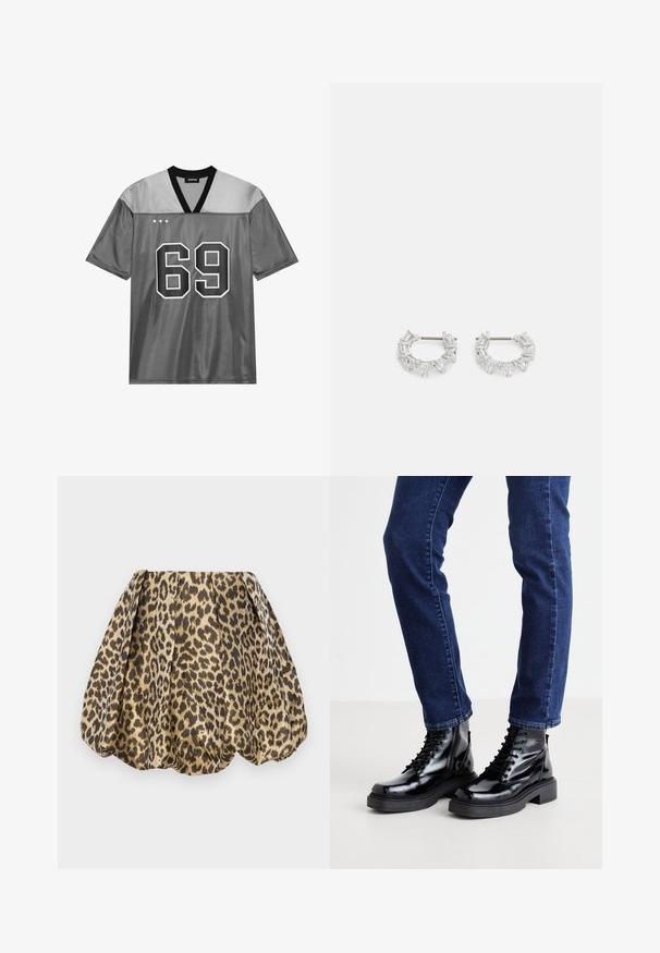 Sivi atletski dres od sjajne mrežaste tkanine. Ima crni V-izrez, veliki bijeli broj 69 i tri bijele zvjezdice na gornjem lijevom dijelu.; Sister Jane LOLA SKIRT - Suknja A kroja - tan; Crne sjajne čizme do gležnjeva sa debelim đonom, s glatkom teksturom i zaobljenim prstima, nosene s tamnoplavim uskim farmerkama.; Srebrne naušnice s okruglom petljom koje sadrže prozirne, pravokutne i trokutaste kristale raspoređene u uzorak. Kopče za sigurno pričvršćivanje.