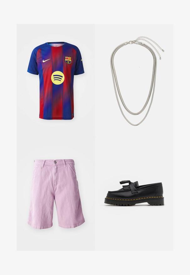 Maglietta del FC Barcelona con strisce verticali blu e rosse, logo Nike e grafica Spotify al centro. Realizzata in tessuto traspirante.; Pantaloni corti in denim lilla con taglio dritto, dotati di chiusura con bottone e cerniera, design a cinque tasche e texture sottile.; Mocassino in pelle nera con un'accento a frange, dotato di una suola nera spessa e cuciture gialle lungo il bordo. Finitura testurizzata.; Collana in metallo argentato a tre strati caratterizzata da catene sottili e flessibili con una leggera lucentezza, fissata con un gancio a molla e una catena regolabile.