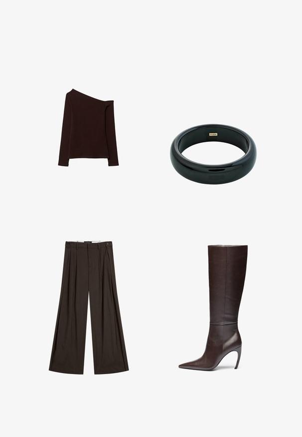 Asymmetrisk långärmad topp i mörkbrunt tyg, med ett axel blottlagt och en slät, något texturerad yta.; Bruna vida byxor i lättviktigt material, med framveck, två sidofickor och en enkel knäppning.; Brun läderstövel med knähöjd, spetsig tå och stilettklack, med en slät yta och minimalistisk design.; Svart resinarmband med en slät, glänsande yta och rundade kanter. Har en liten guldfärgad "Pilgrim"-logotyp på insidan.