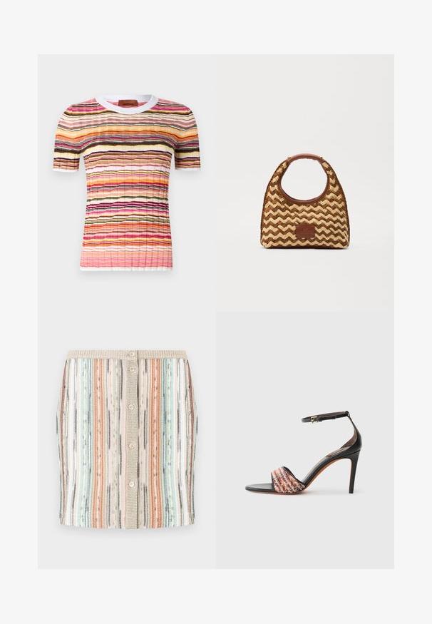 Mehrfarbige Strickoberteil mit kurzen Ärmeln und einem wellenförmigen Streifenmuster in Pink, Orange, Schwarz und Gelb. Mit einem weißen gerippten Halsausschnitt.; Gestreifter Strickrock in Pastellfarben, darunter Mintgrün, Koralle und Beige. Mit Knopfverschluss vorne und einem strukturierten Bund.; Schwarze Absatzsandale mit einem Knöchelriemen. Verfügt über ein strukturiertes, mehrfarbiges Stoffband über dem Zehenbereich. Glatte Lederoberfläche.; Geflochtene Strohtasche mit einem Zickzackmuster, braunem Ledergriff und -boden sowie einem rechteckigen Logo-Patch auf der Vorderseite.