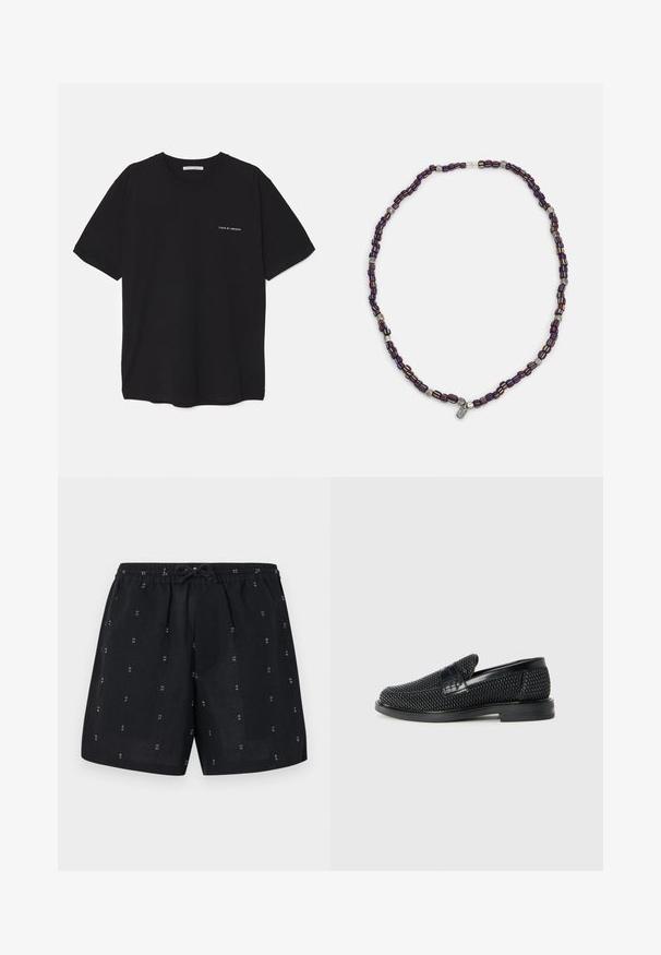 T-shirt in cotone nero con collo rotondo, maniche corte e stampa bianca del logo sul lato sinistro del petto. Design semplice e monocromatico.; Pantaloni corti neri in lino con vita elasticizzata e coulisse. Presentano piccoli motivi geometrici bianchi su tutta la stoffa.; Scarpa nera a mocassino intrecciata con un accentuato in pelle liscia sulla parte superiore, design a punta rotonda e suola in gomma a profilo basso.; Collana di perline multicolori con perline blu scuro, rosse e gialle, intervallate da accenti argentati e un ciondolo pendente.