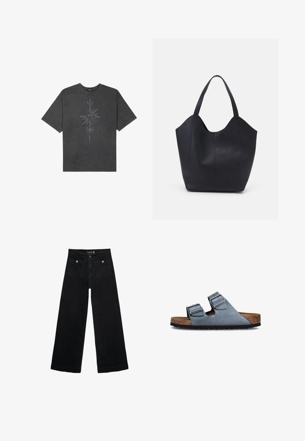 Ciemnoszara, oversize koszulka wykonana z bawełny, z centralnym nadrukiem graficznym słońca z misternymi detalami na przedzie.; Czarne, szerokie dżinsy z wysokim stanem, z dwoma przednimi kieszeniami i metalowymi guzikami. Tkanina ma gładką fakturę.; Sandały na dwóch paskach wykonane z miękkiej niebieskiej skóry z korkową wkładką i czarną gumową podeszwą. Posiadają błyszczące srebrne klamry na każdym pasku.; Czarna torba na ramię wykonana z gładkiej skóry, z zaokrąglonym, otwartym topem i dwoma paskami na ramię oraz minimalistycznym designem.