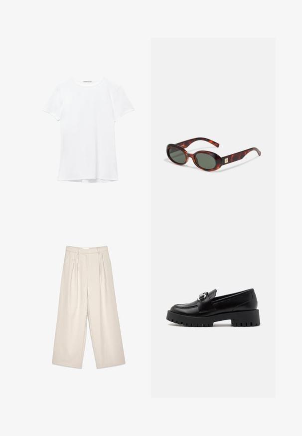 Biały krótki rękaw t-shirt wykonany z gładkiego materiału, z okrągłym dekoltem i subtelnymi detalami szycia na dole.; Beżowe spodnie z szerokimi nogawkami i zakładkami, o gładkiej fakturze i szlufkach na pasek. Dopasowany krój, zapewniający luźny fason wokół nóg.; Czarne skórzane mokasyny z masywną, żłobioną podeszwą oraz metalowym zapięciem na pasku. Gładka tekstura, klasyczny design.; Okulary przeciwsłoneczne w kolorze skorupy żółwia z ciemnymi soczewkami, o owalnym kształcie i szerokich zausznikach. Zawierają mały złoty akcent po bokach. Wykonane z gładkiego tworzywa sztucznego.